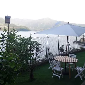 Sul Lago D'iseo , Tavernola Bergamasca Italien